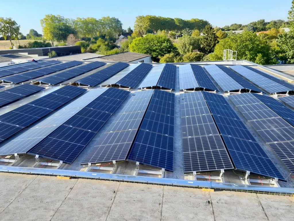 Toiture membrane en Panneau solaires chantier Granico