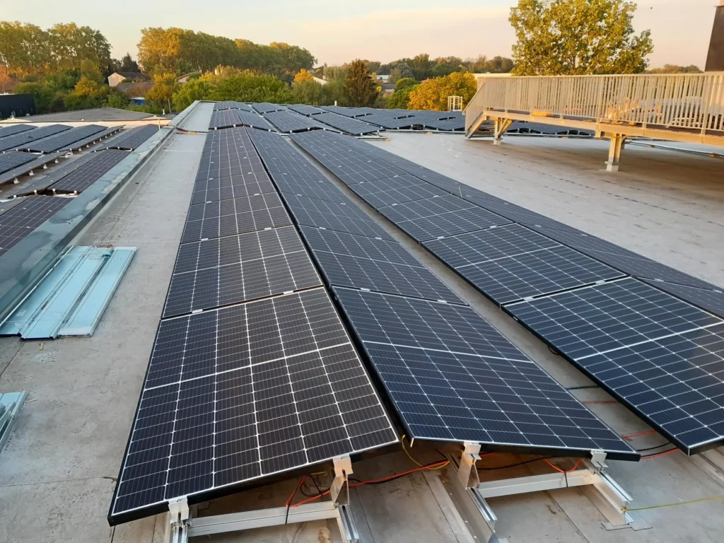 Toiture membrane en Panneau solaires chantier Granico