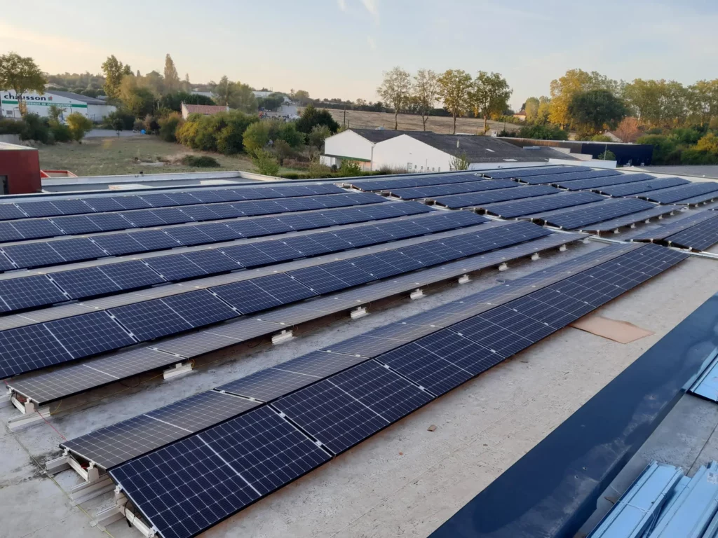 Toiture membrane en Panneau solaires chantier Granico