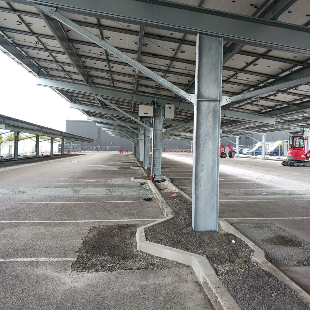 Ombrières de parking Leclerc Albi réalisé par SOL'R